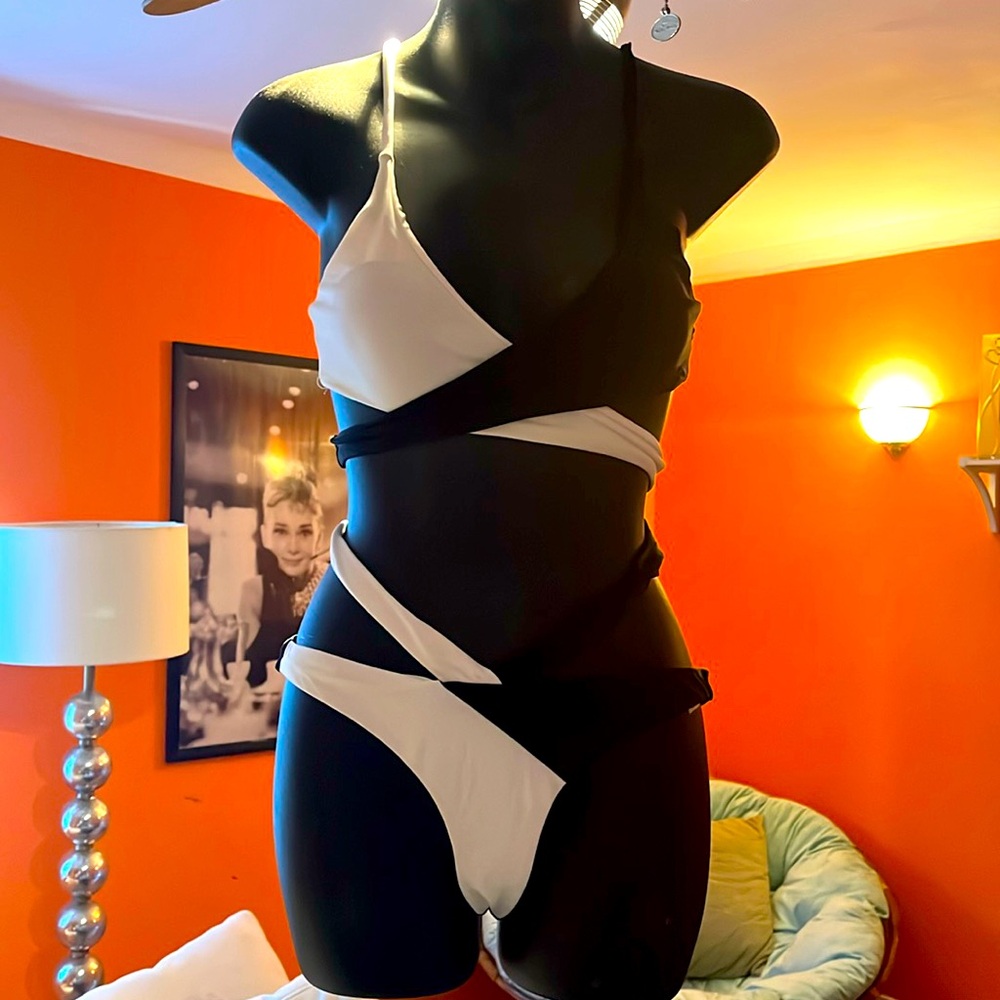 NWT Zaful Criss-Cross BLK/WHT Bikini